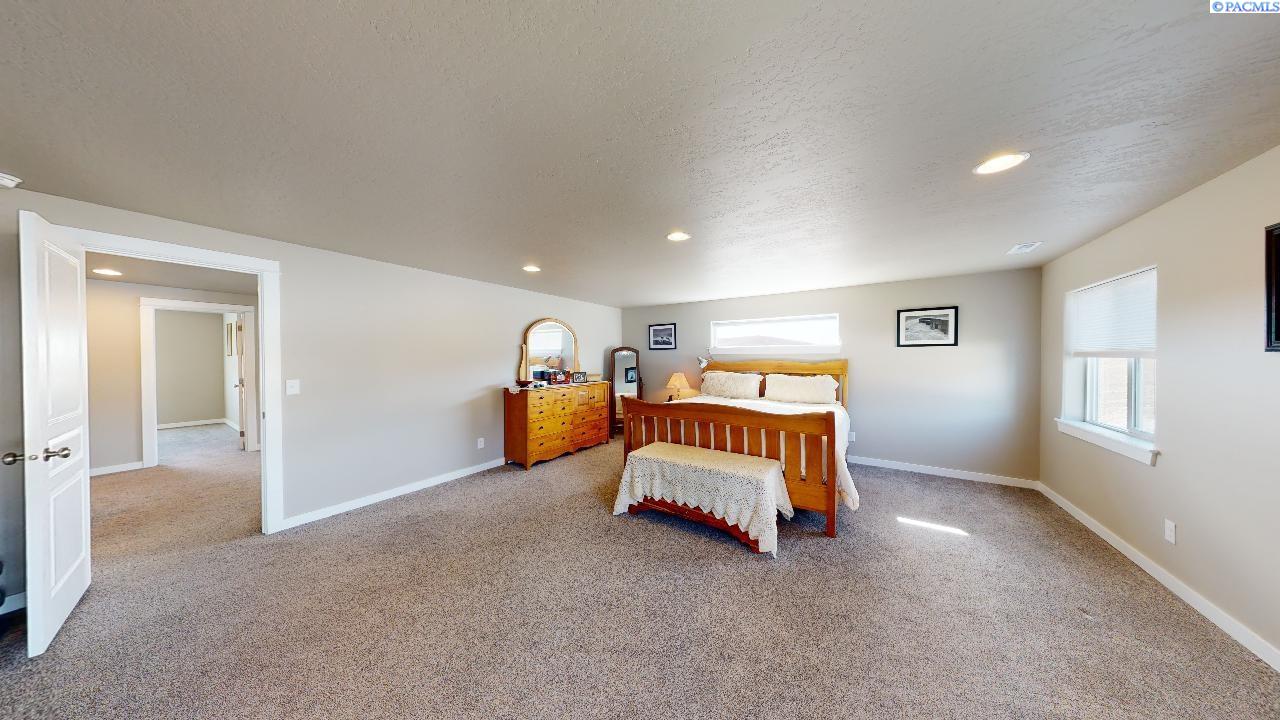 1910 SW Panorama DR