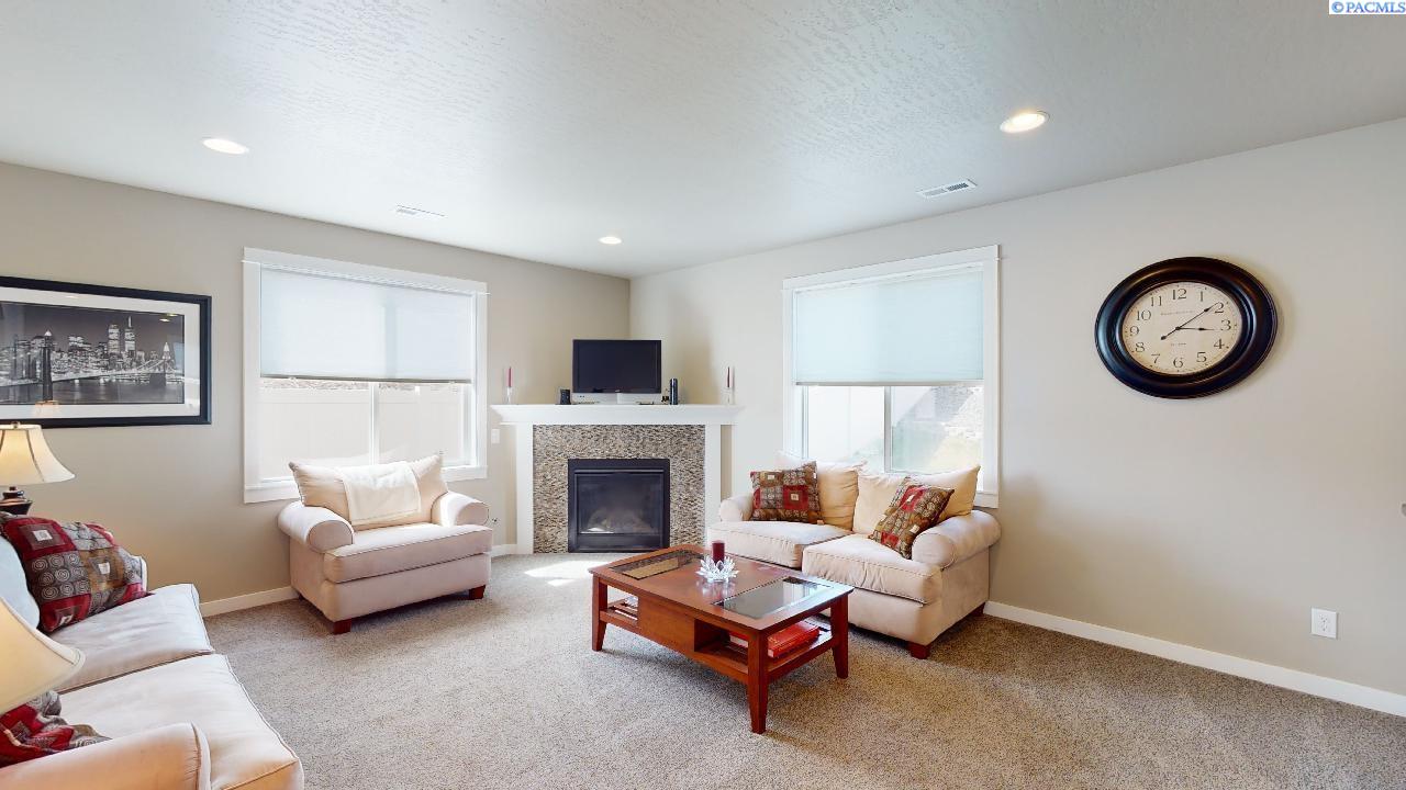 1910 SW Panorama DR