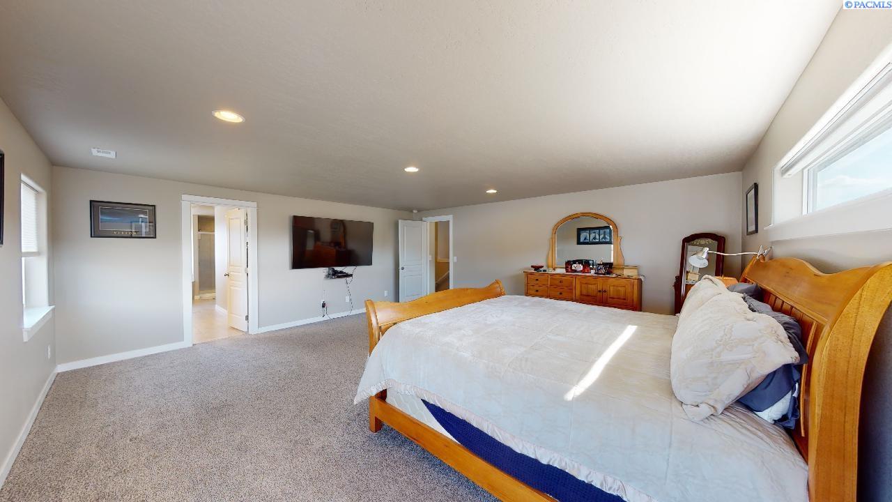 1910 SW Panorama DR