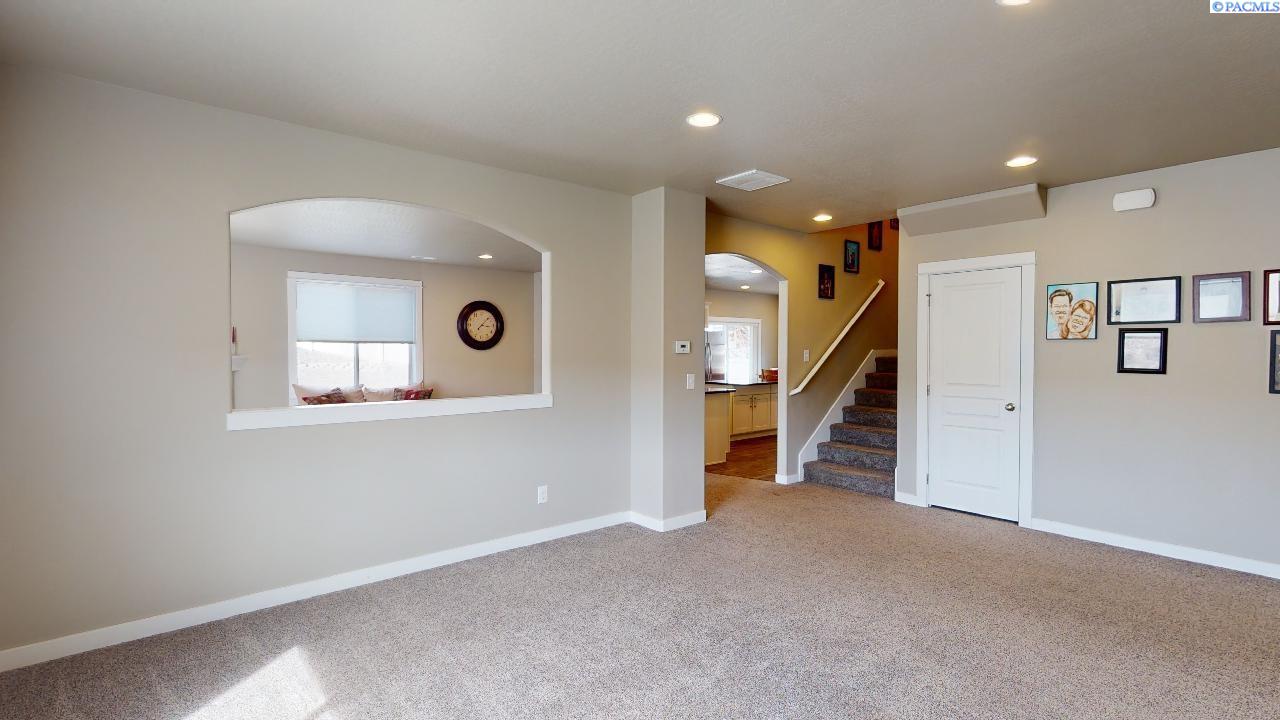 1910 SW Panorama DR