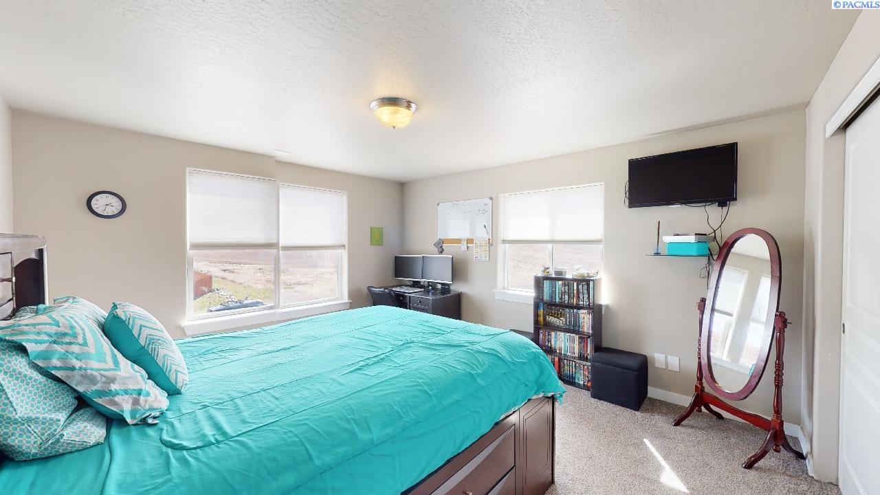 1910 SW Panorama DR