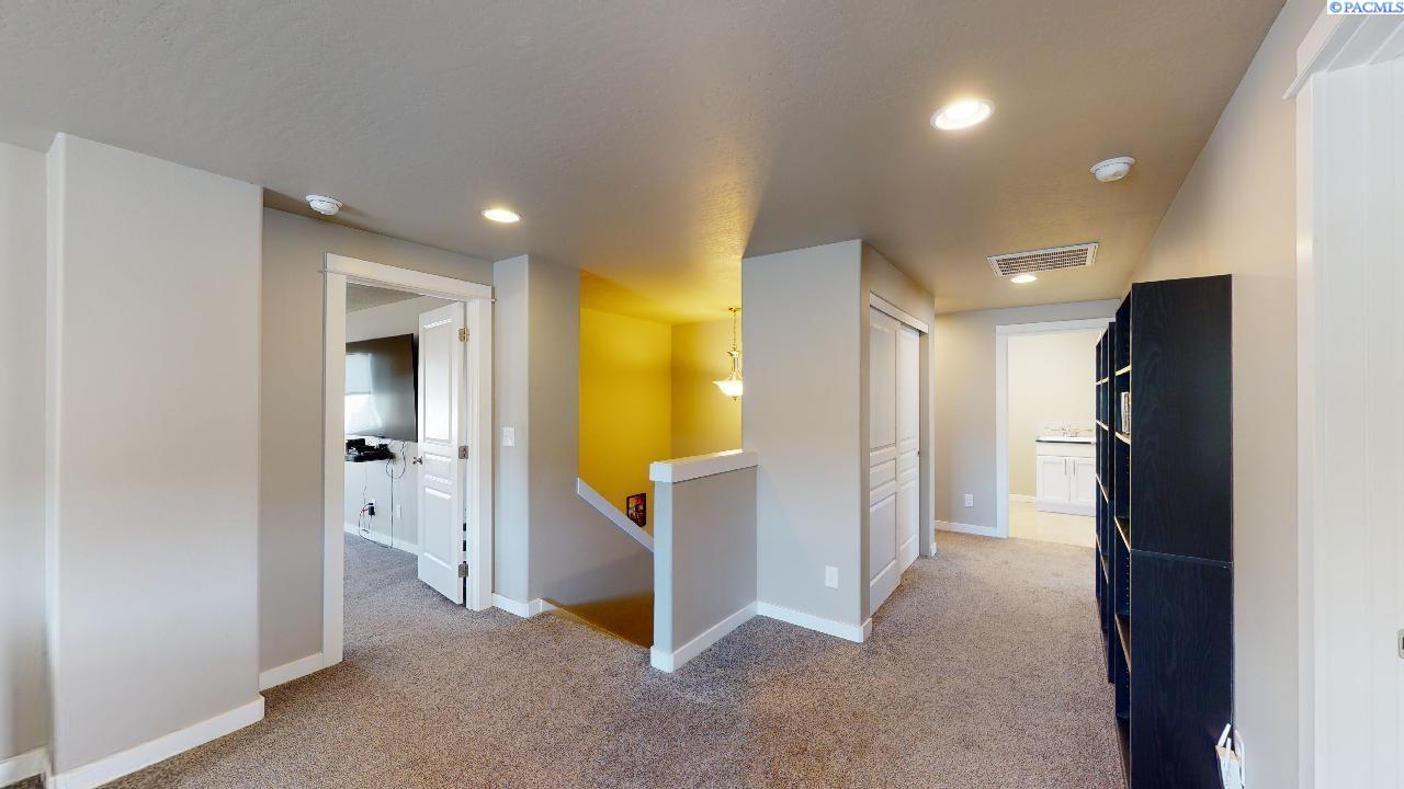 1910 SW Panorama DR