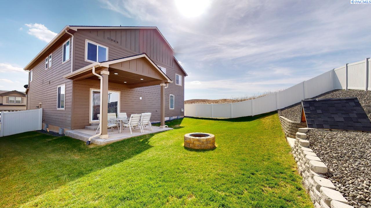1910 SW Panorama DR