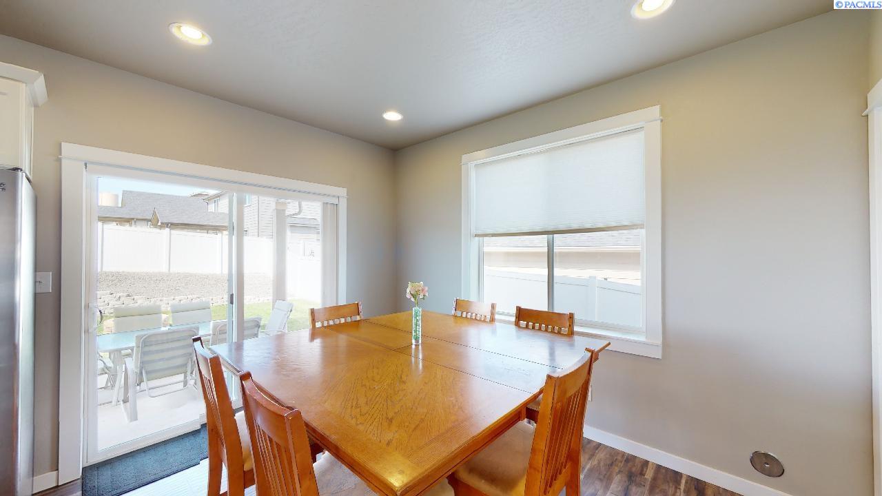 1910 SW Panorama DR