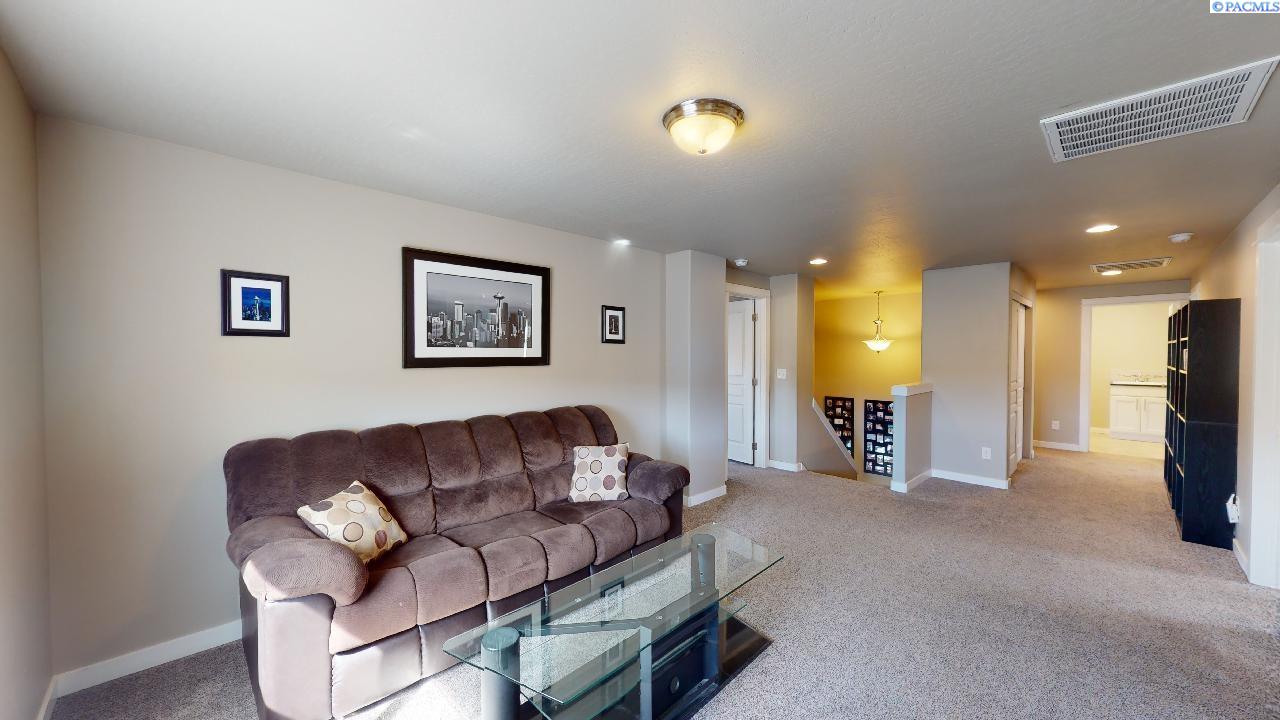 1910 SW Panorama DR