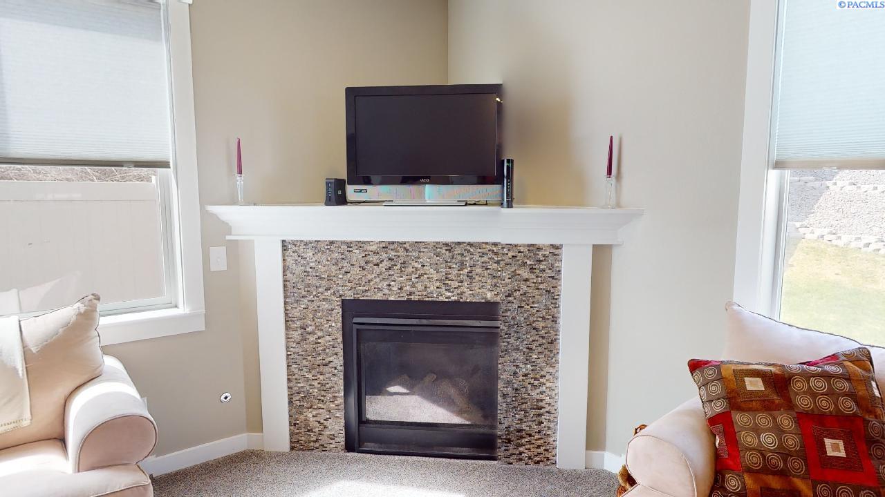 1910 SW Panorama DR