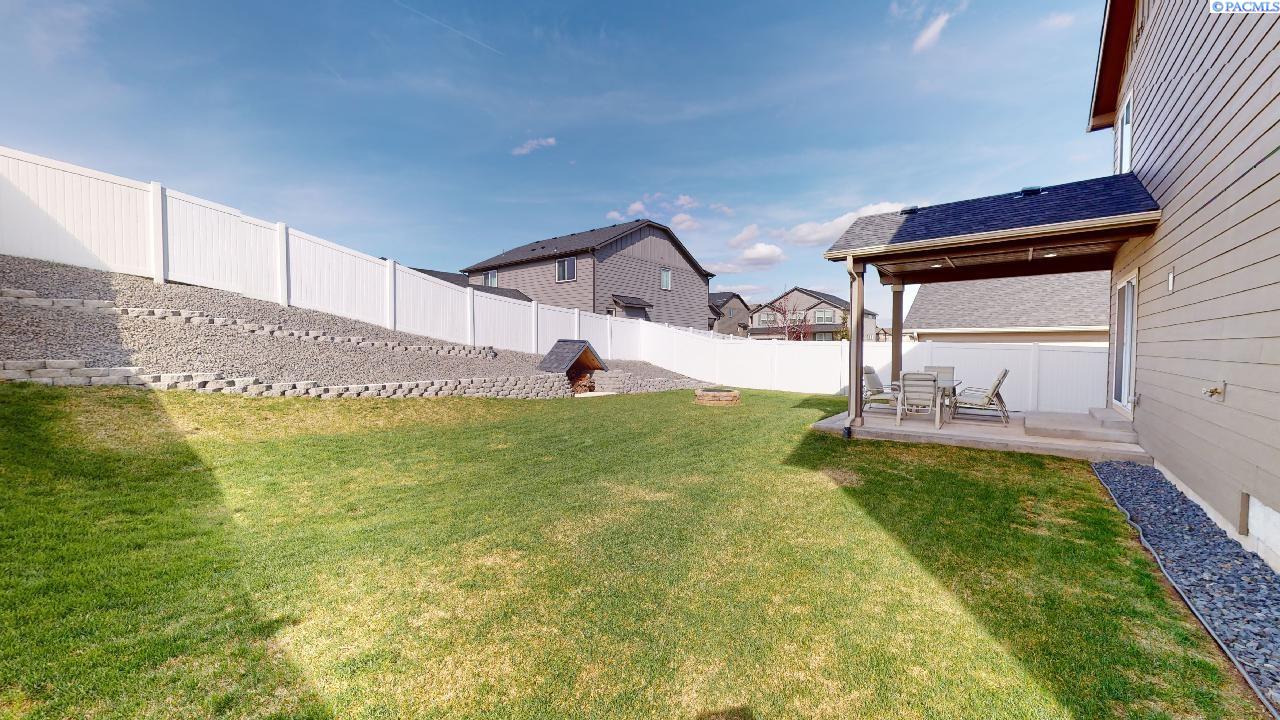1910 SW Panorama DR