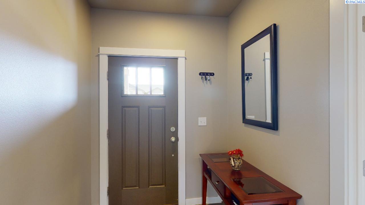 1910 SW Panorama DR