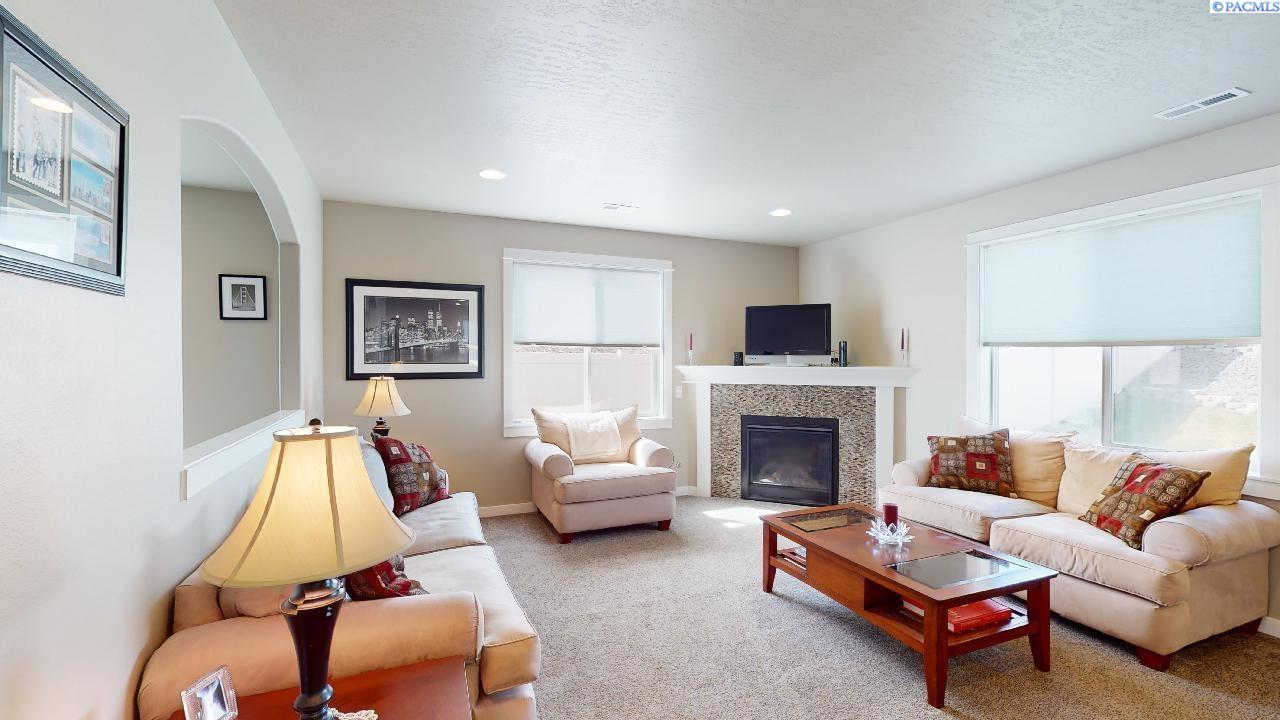 1910 SW Panorama DR