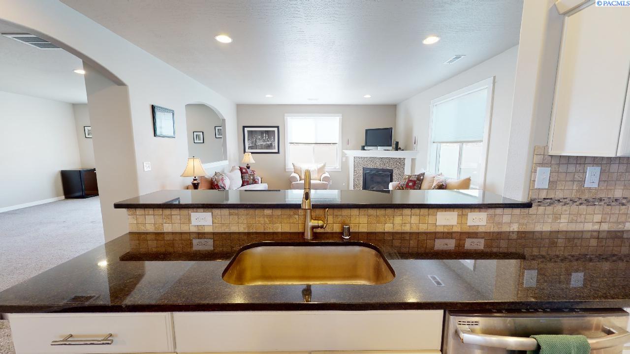 1910 SW Panorama DR