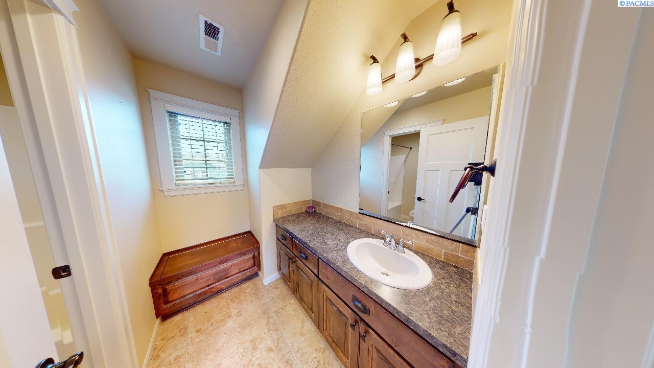 535 NW Jaycee Ct Unit Meadow Creek