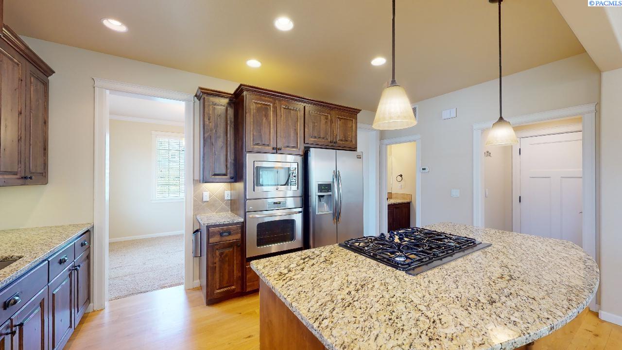 535 NW Jaycee Ct Unit Meadow Creek