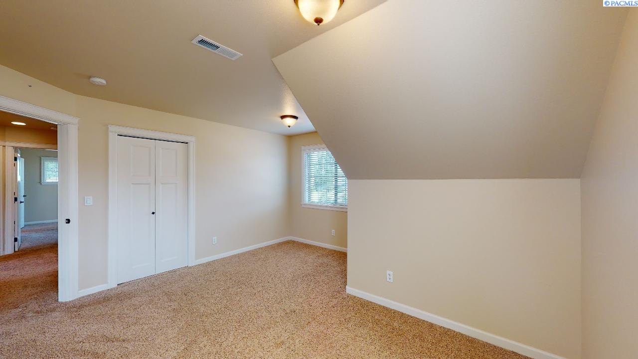 535 NW Jaycee Ct Unit Meadow Creek