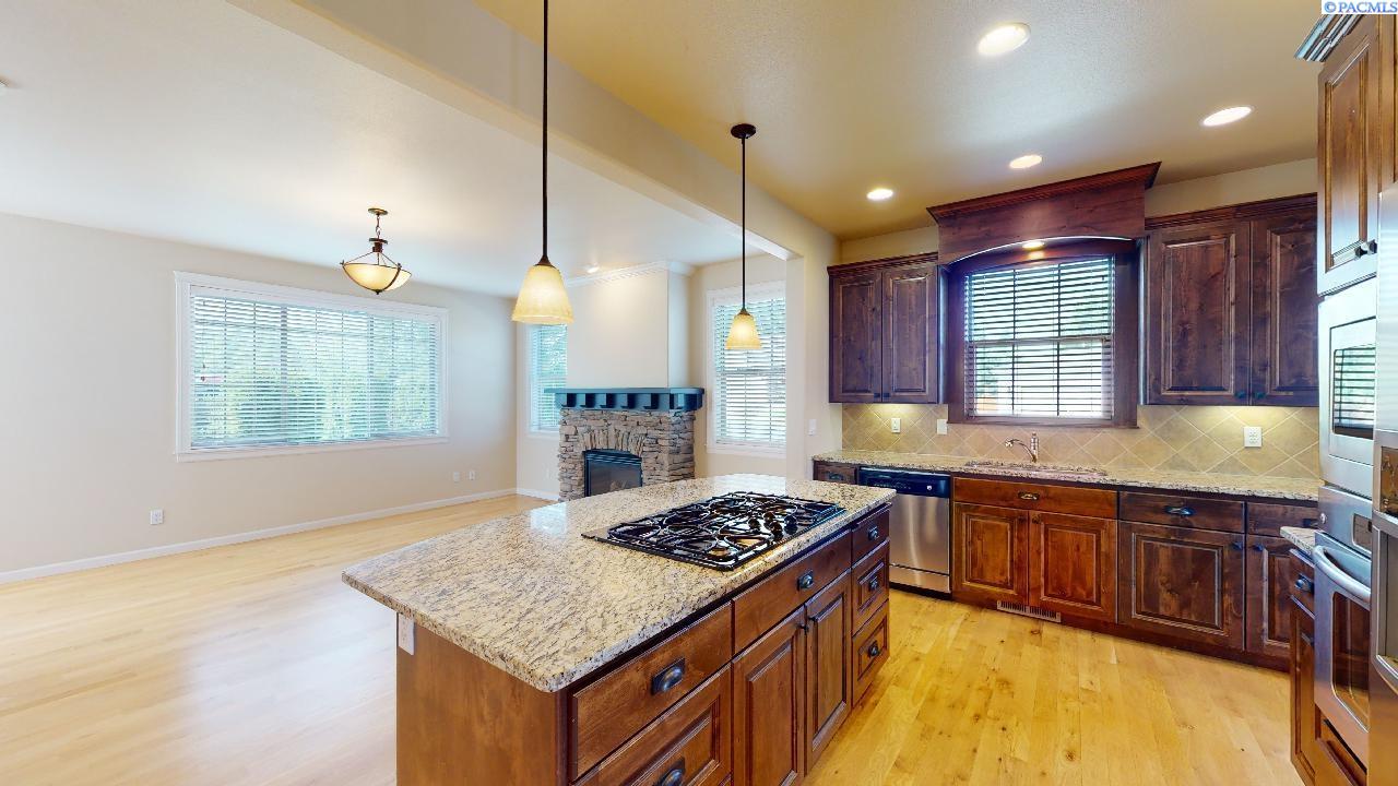 535 NW Jaycee Ct Unit Meadow Creek