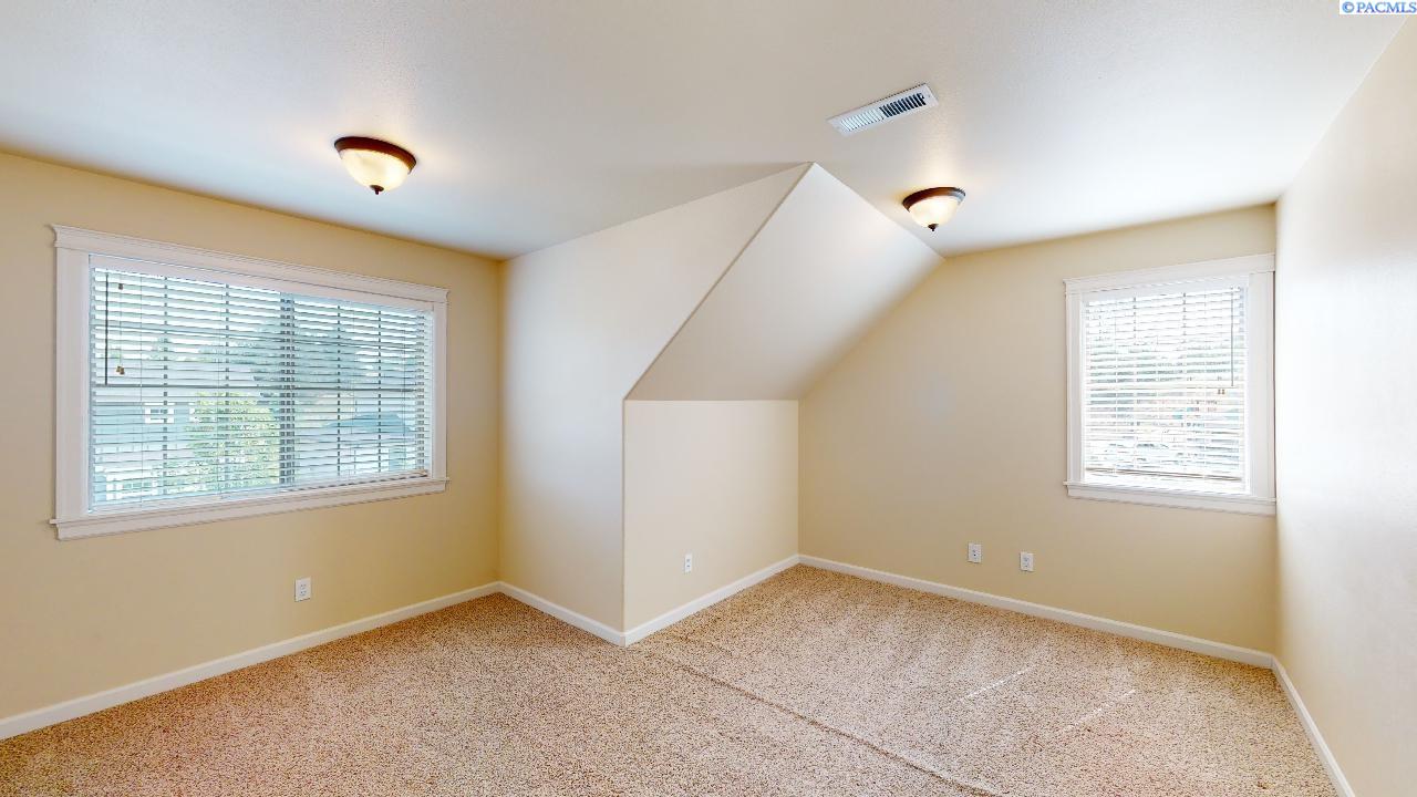 535 NW Jaycee Ct Unit Meadow Creek