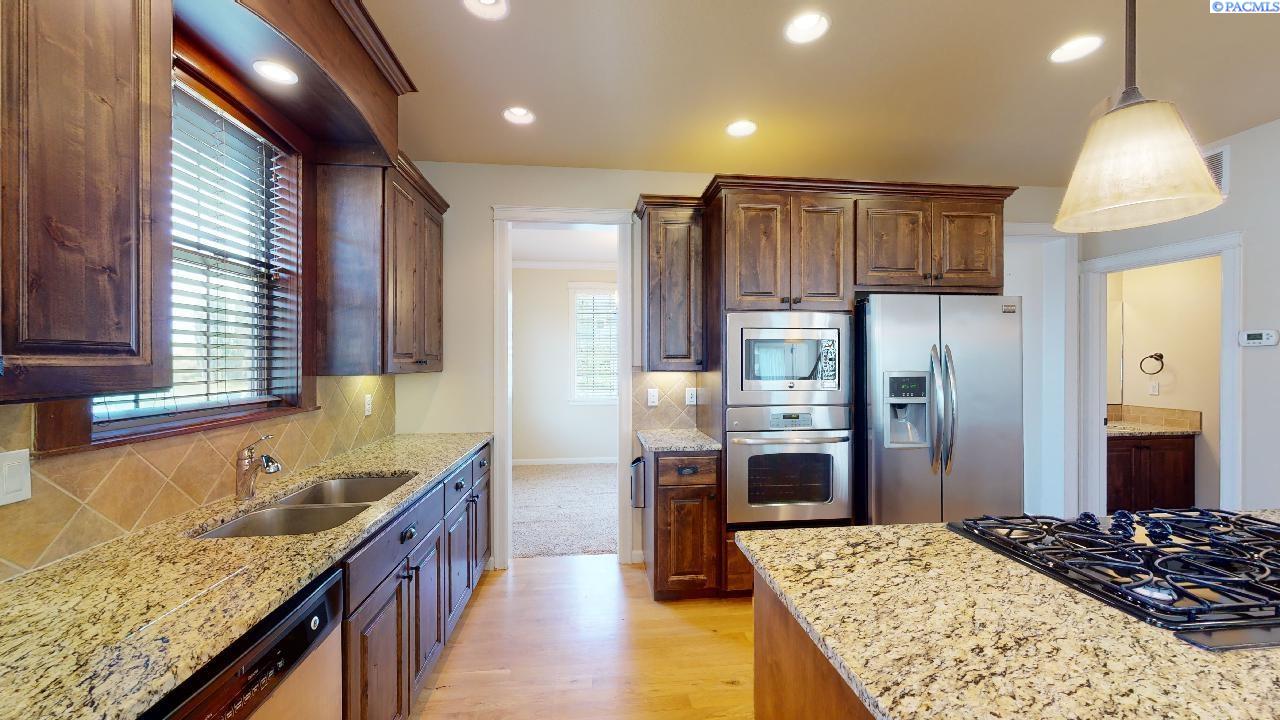 535 NW Jaycee Ct Unit Meadow Creek