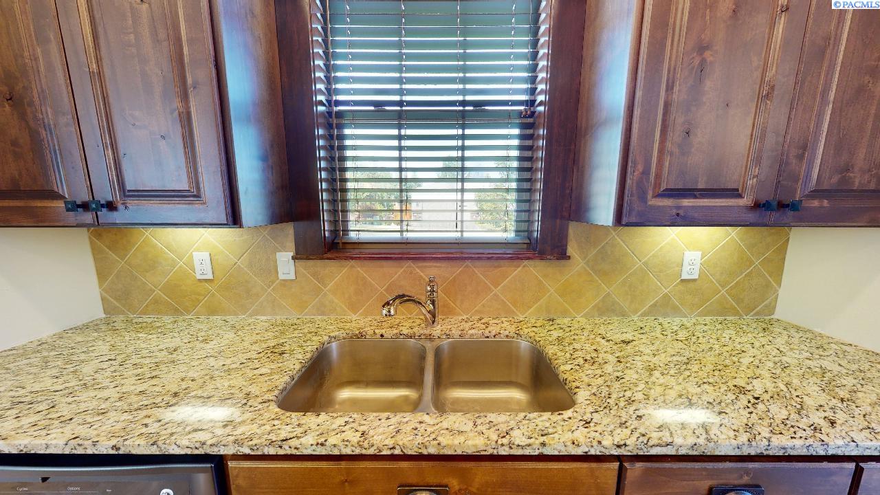 535 NW Jaycee Ct Unit Meadow Creek