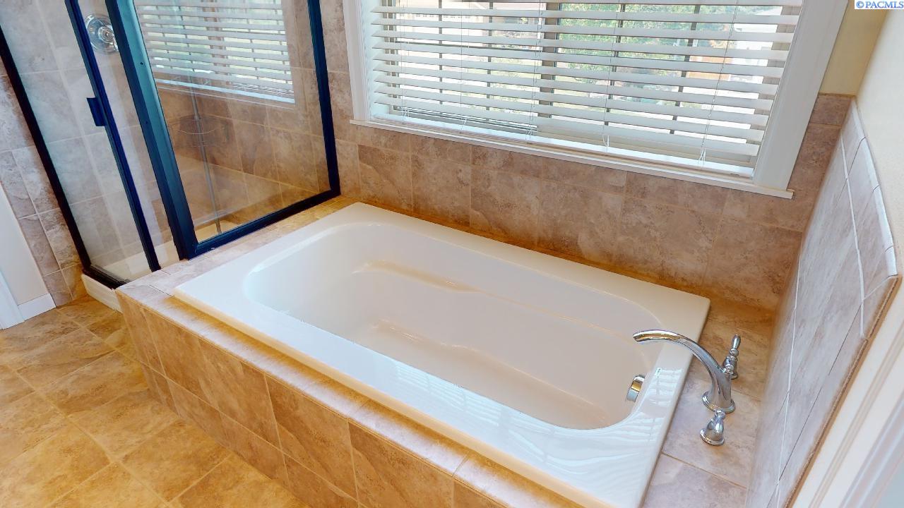 535 NW Jaycee Ct Unit Meadow Creek