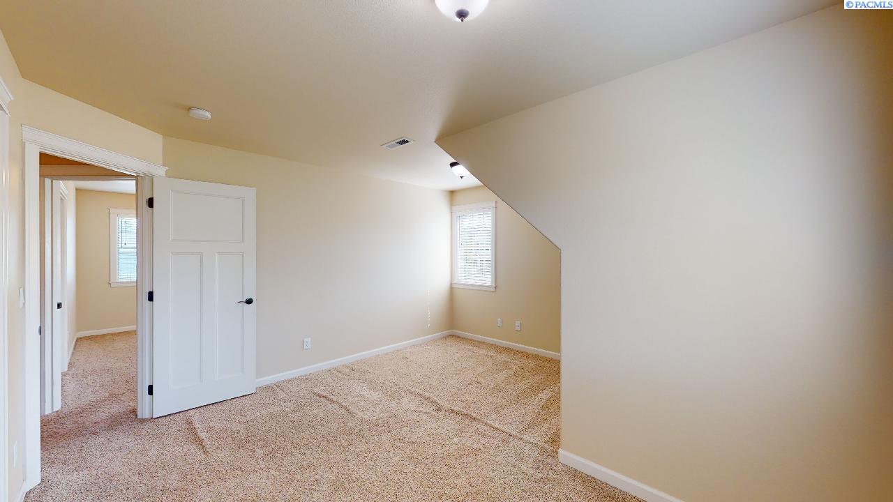 535 NW Jaycee Ct Unit Meadow Creek