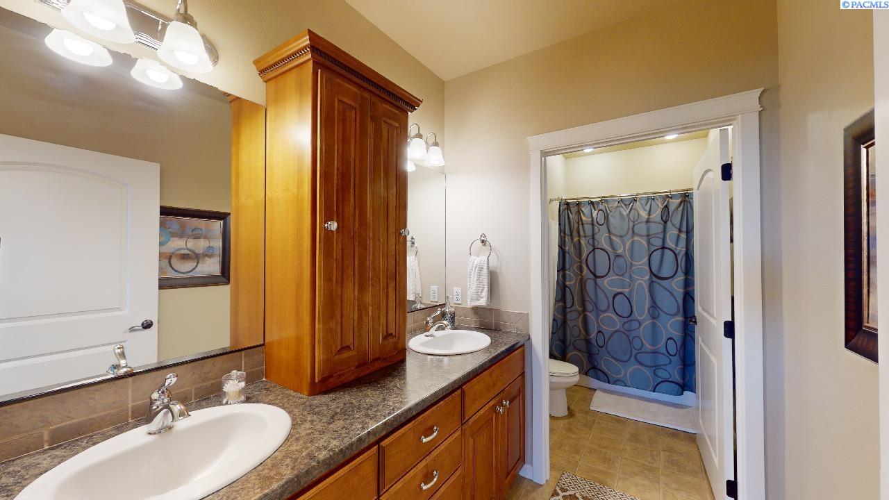 1880 SW Barclay Ridge Drive Unit AMAZING VIEWS