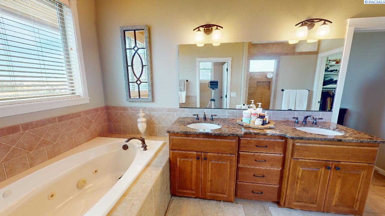 1880 SW Barclay Ridge Drive Unit AMAZING VIEWS