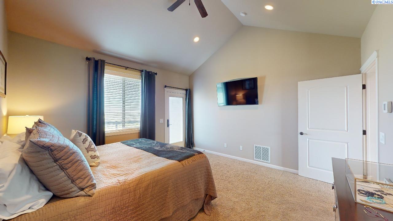 1880 SW Barclay Ridge Drive Unit AMAZING VIEWS