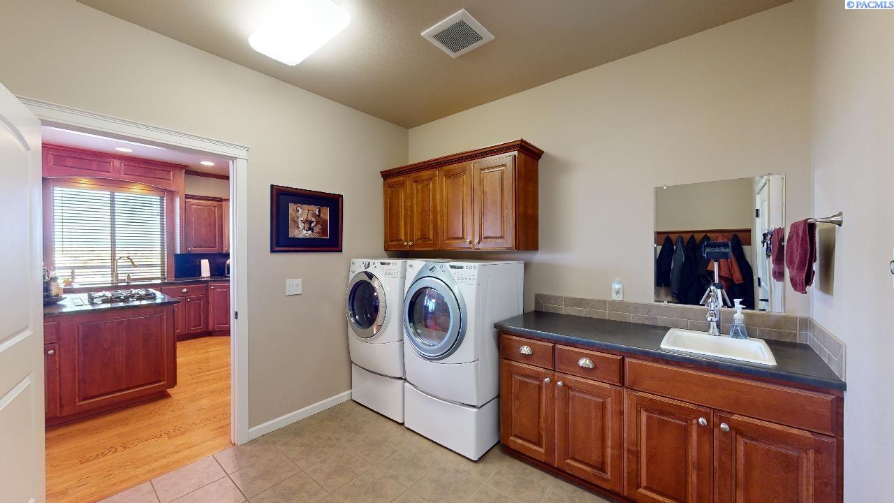 1880 SW Barclay Ridge Drive Unit AMAZING VIEWS