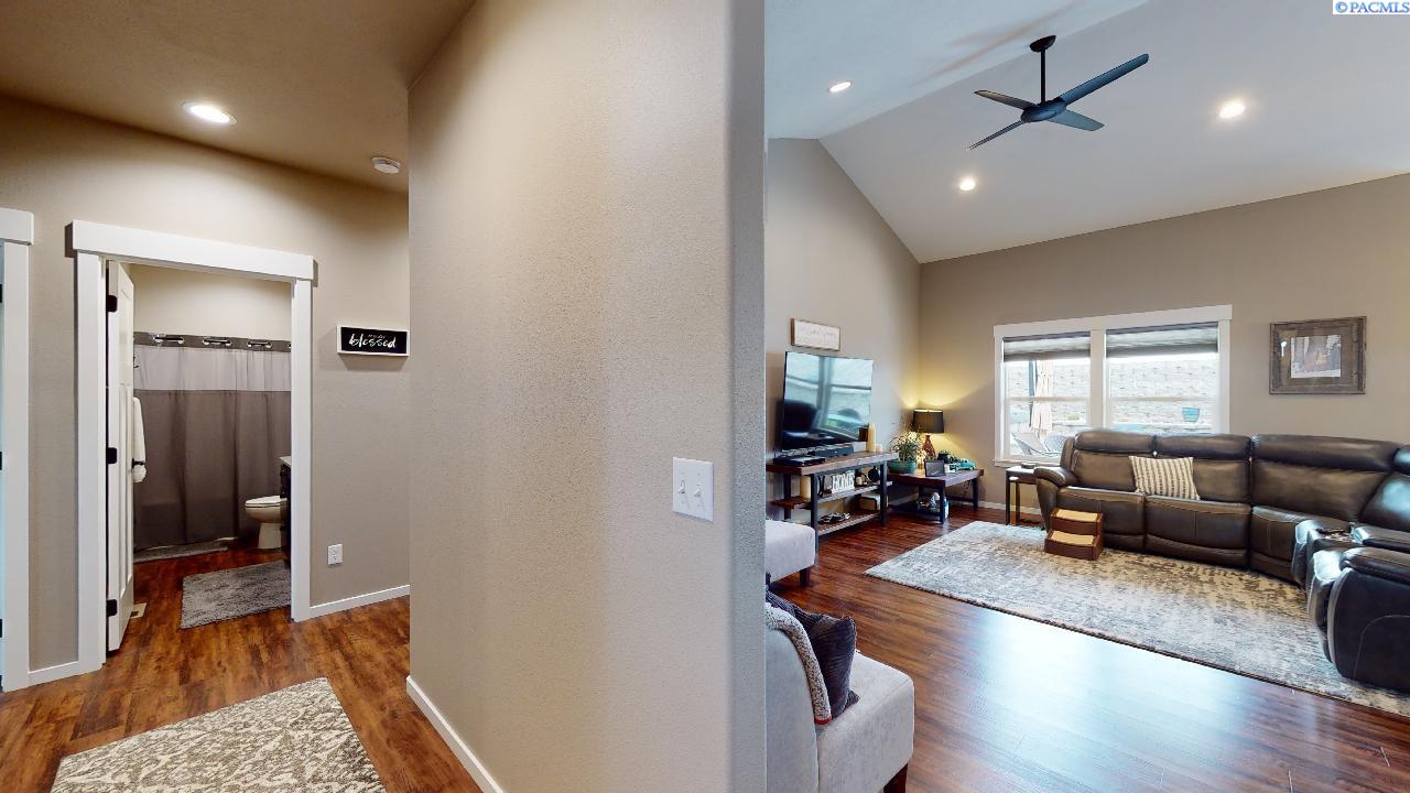 1230 SW Marcia DR