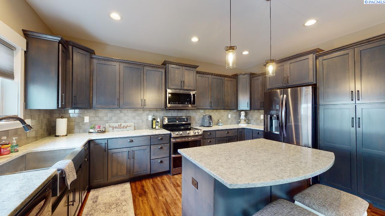 1230 SW Marcia DR