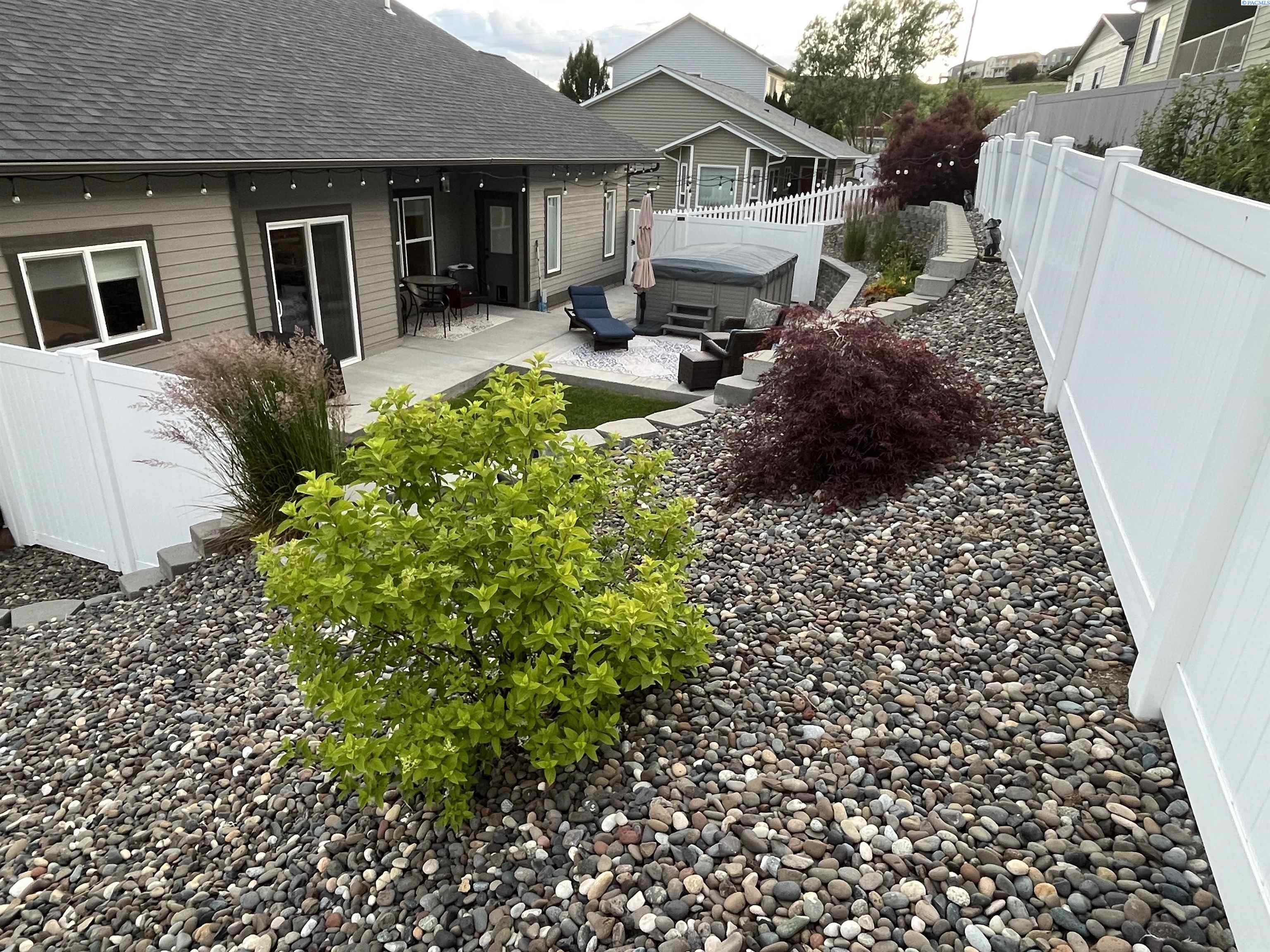 1230 SW Marcia DR