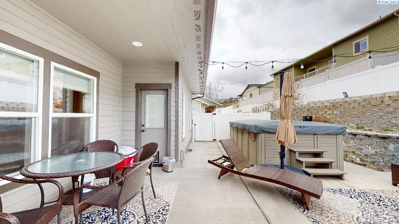 1230 SW Marcia DR