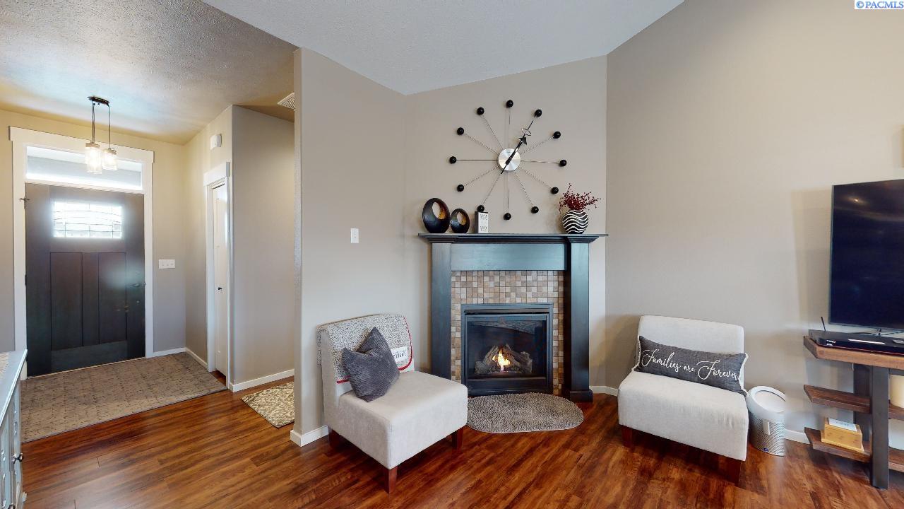 1230 SW Marcia DR