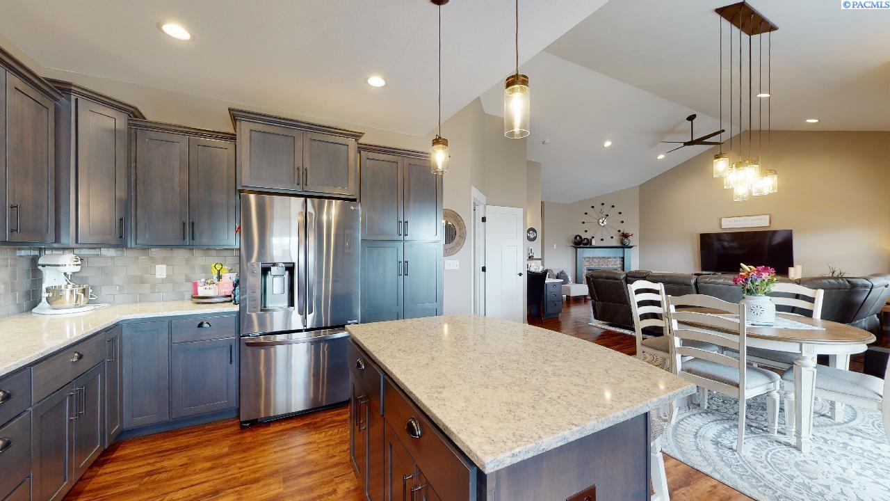 1230 SW Marcia DR
