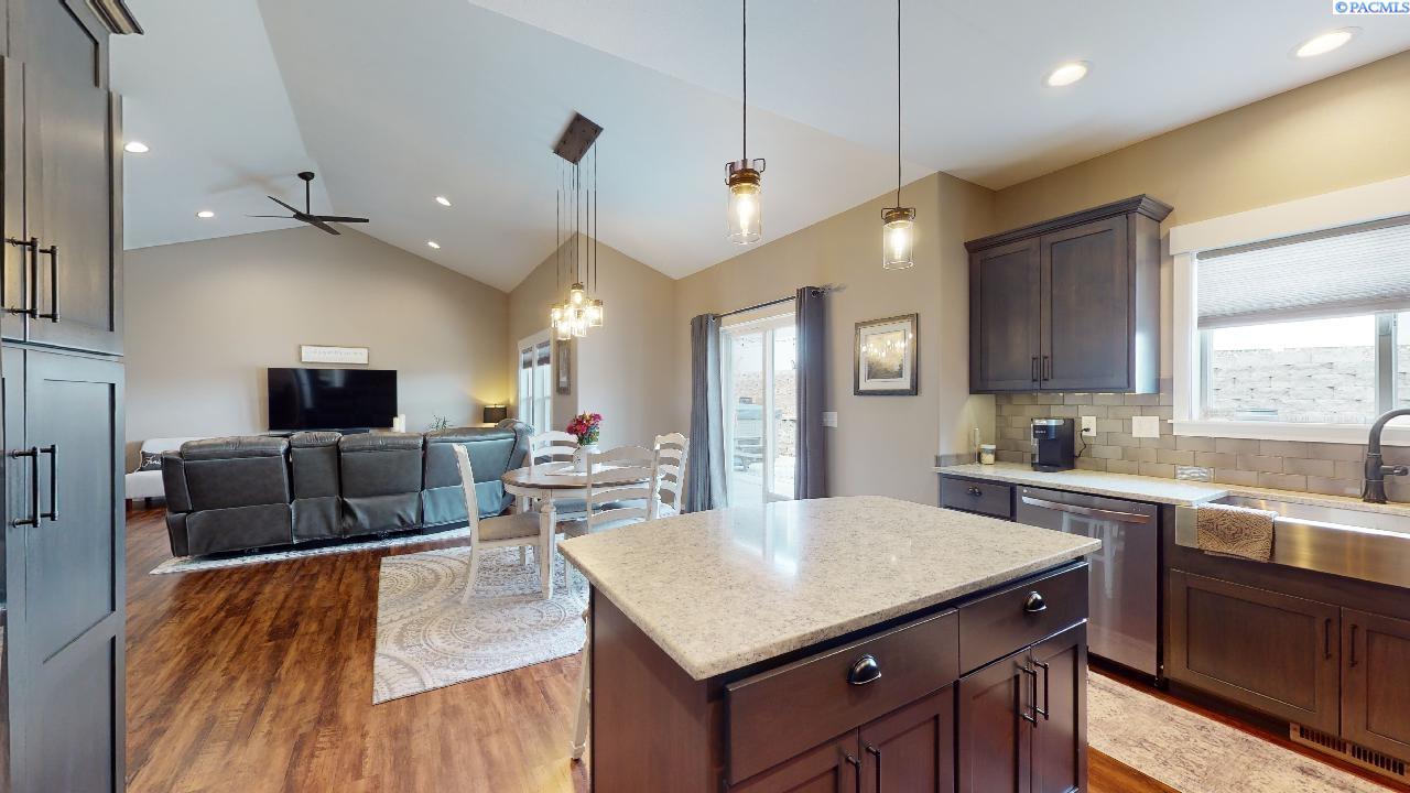 1230 SW Marcia DR