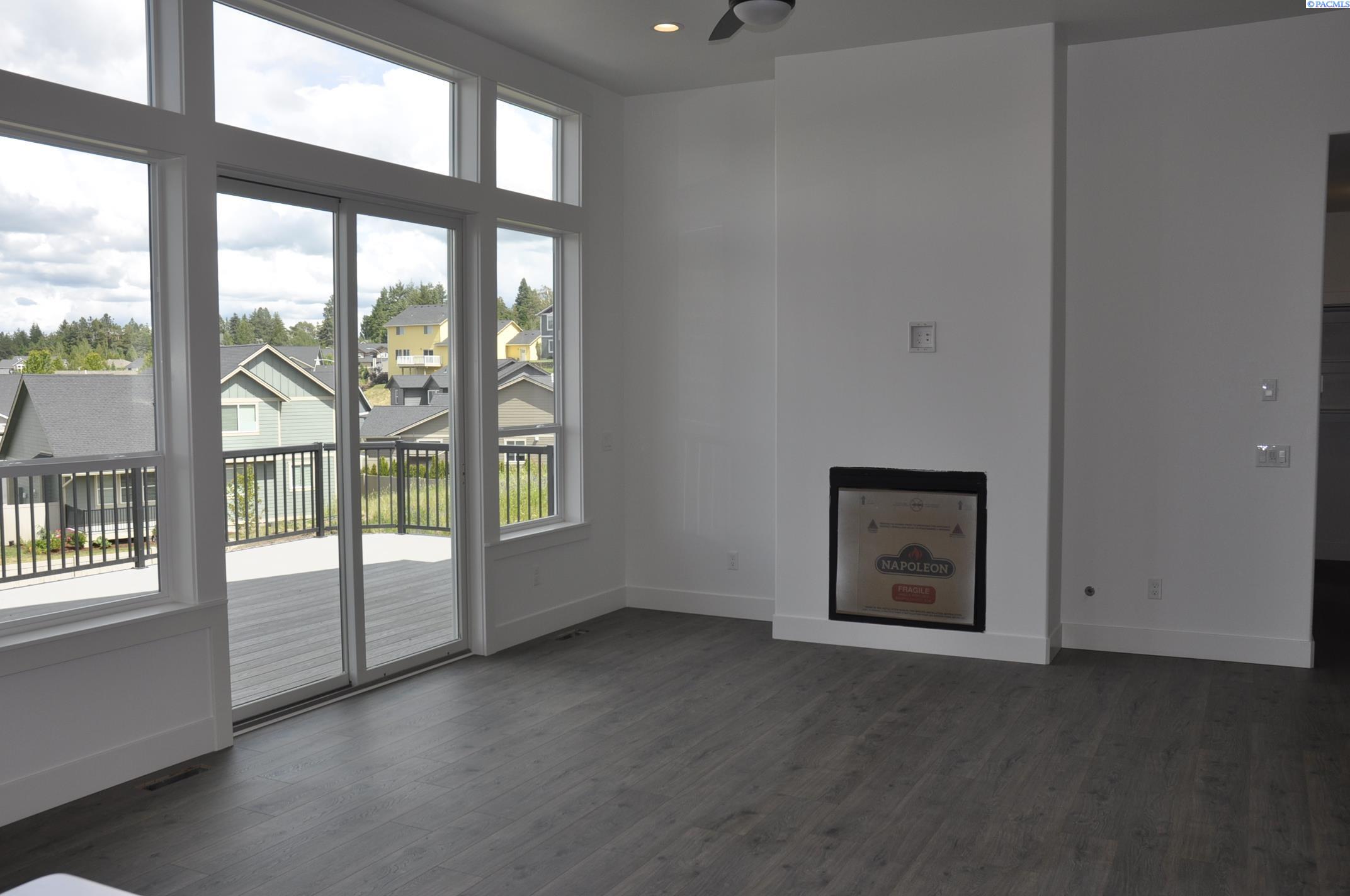820 SW Iyla Ct. Unit Rancher w/Daylight Basement