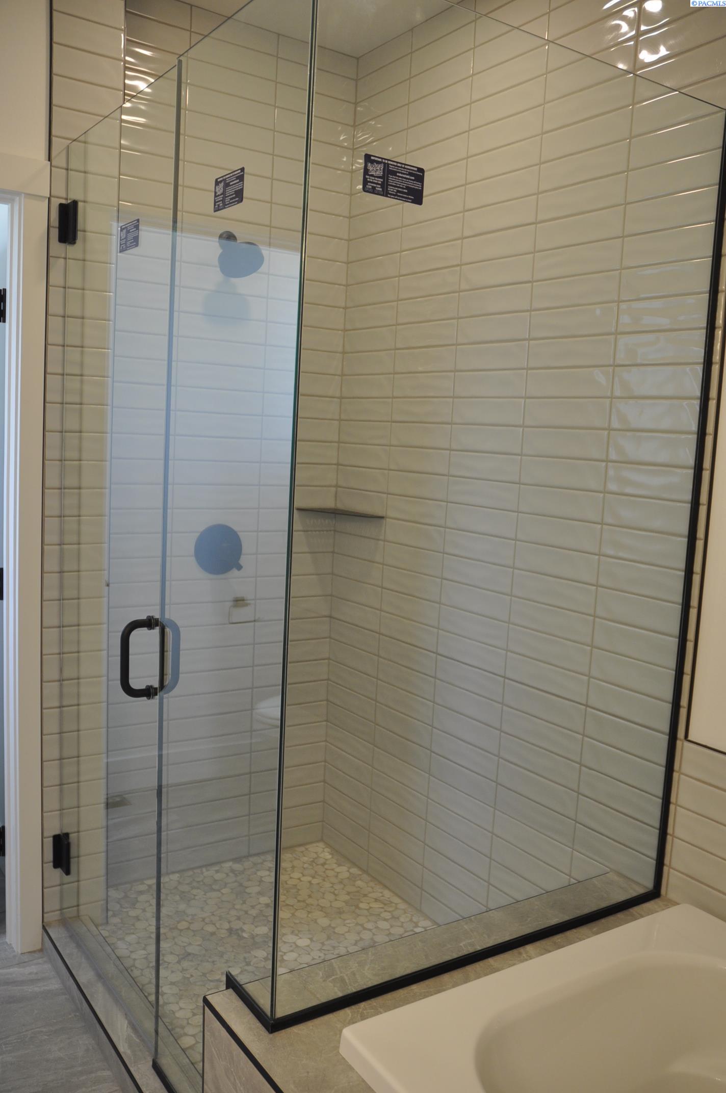 820 SW Iyla Ct. Unit Rancher w/Daylight Basement