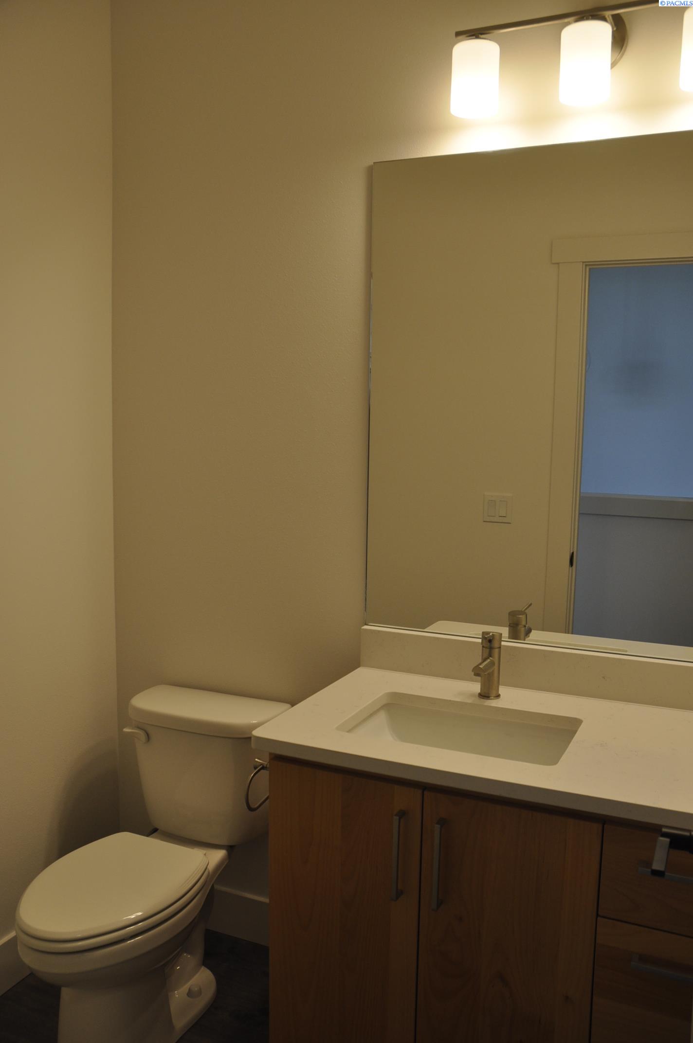 820 SW Iyla Ct. Unit Rancher w/Daylight Basement