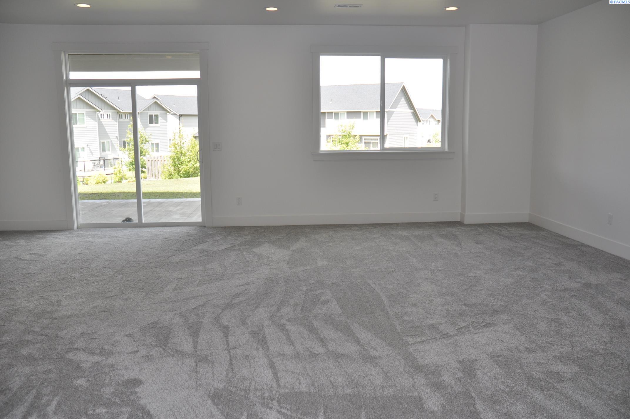 820 SW Iyla Ct. Unit Rancher w/Daylight Basement