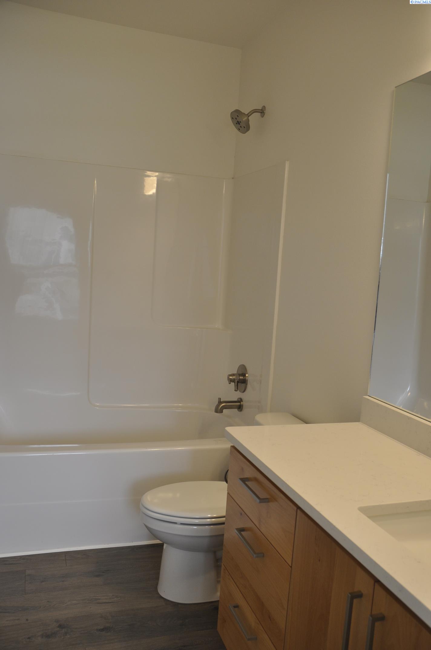 820 SW Iyla Ct. Unit Rancher w/Daylight Basement