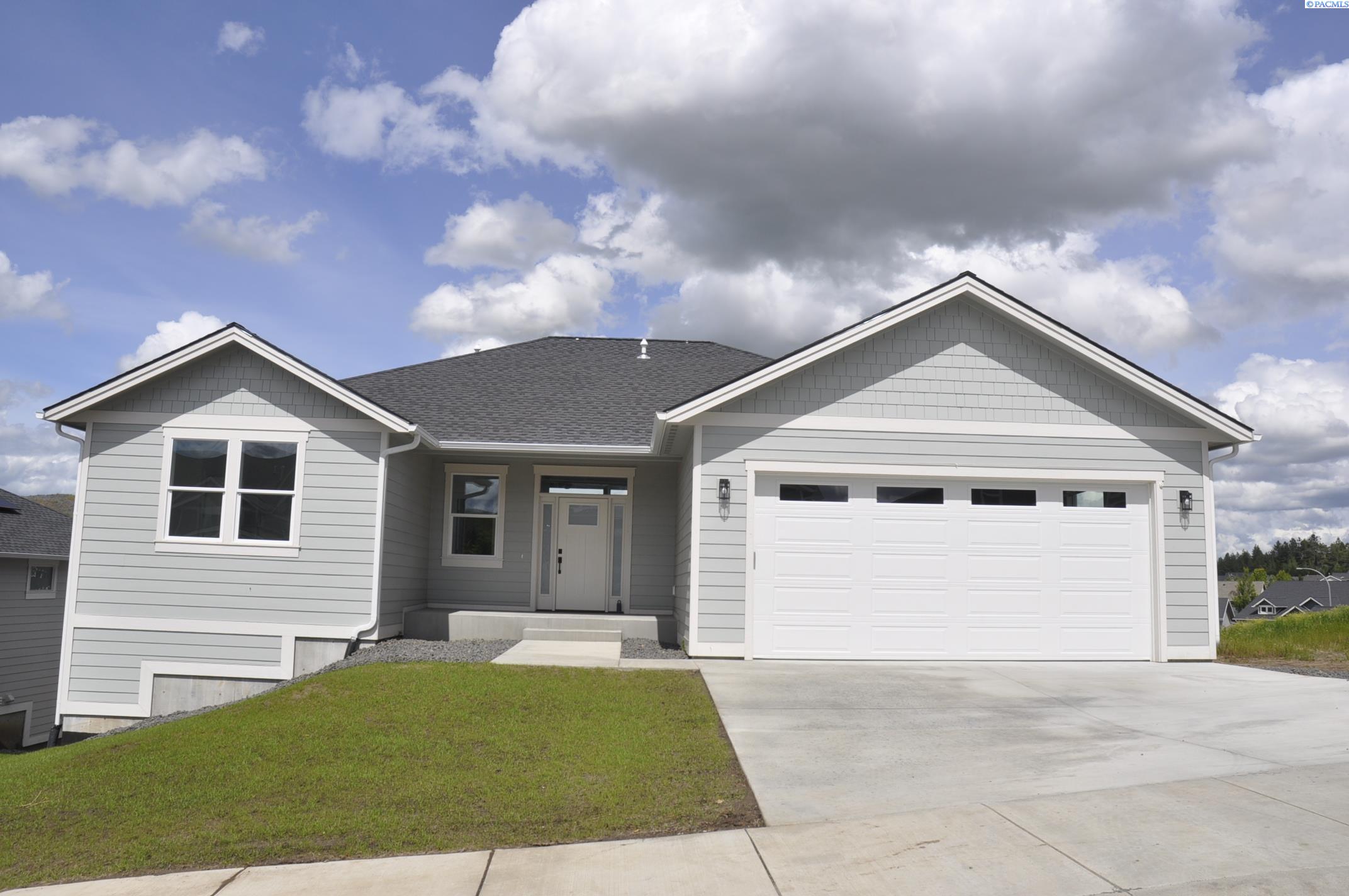 820 SW Iyla Ct. Unit Rancher w/Daylight Basement