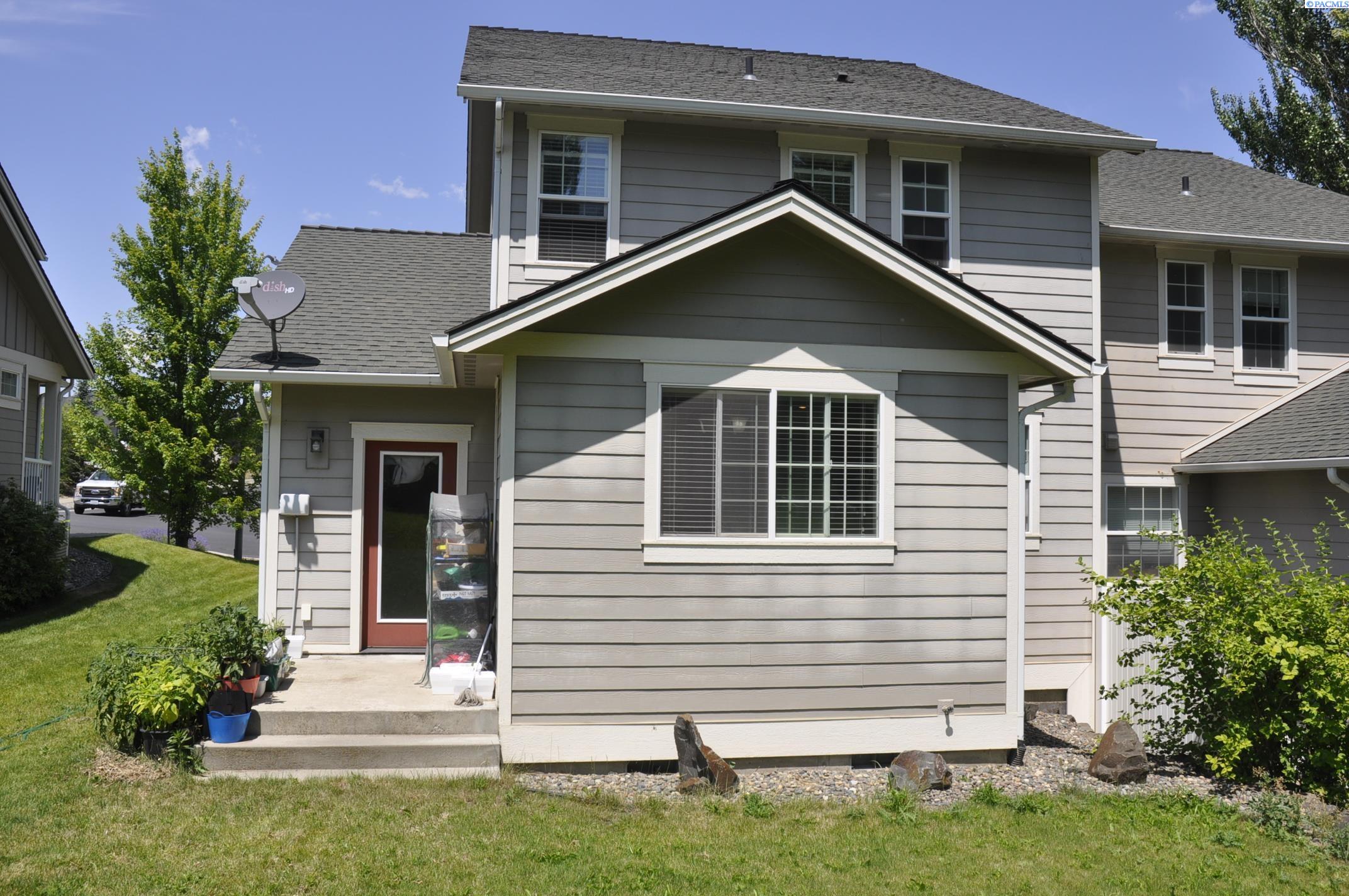 647 SW Center Street