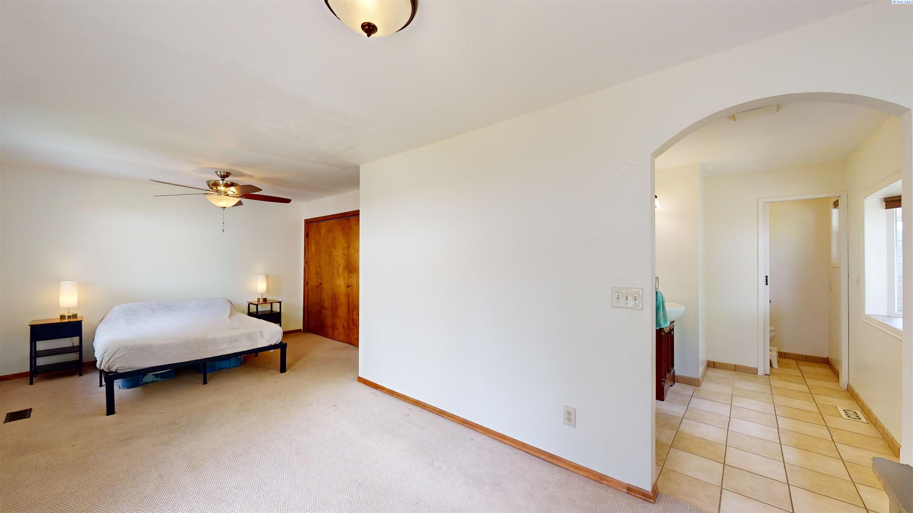 890 SE Edge Knoll