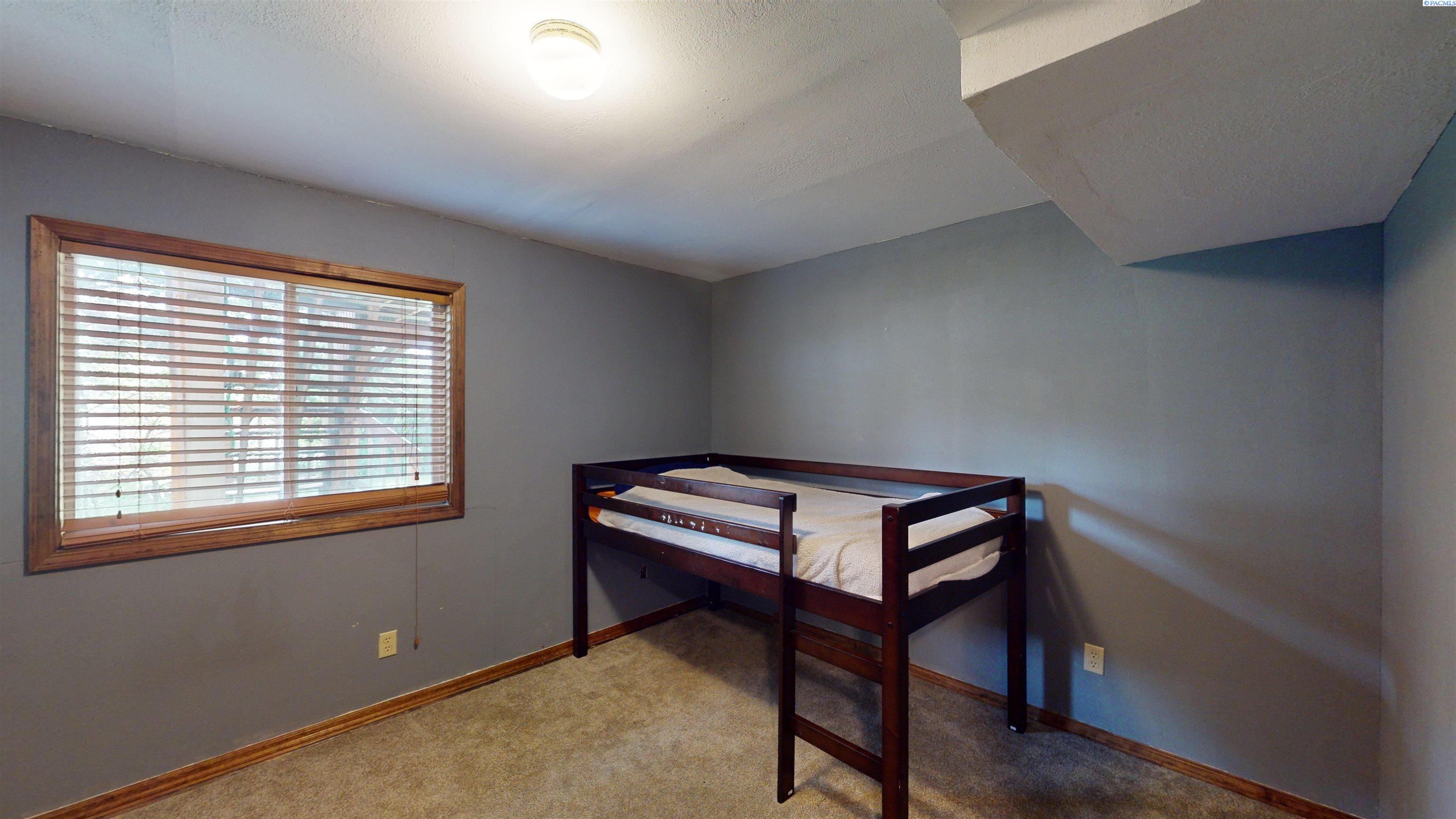 890 SE Edge Knoll