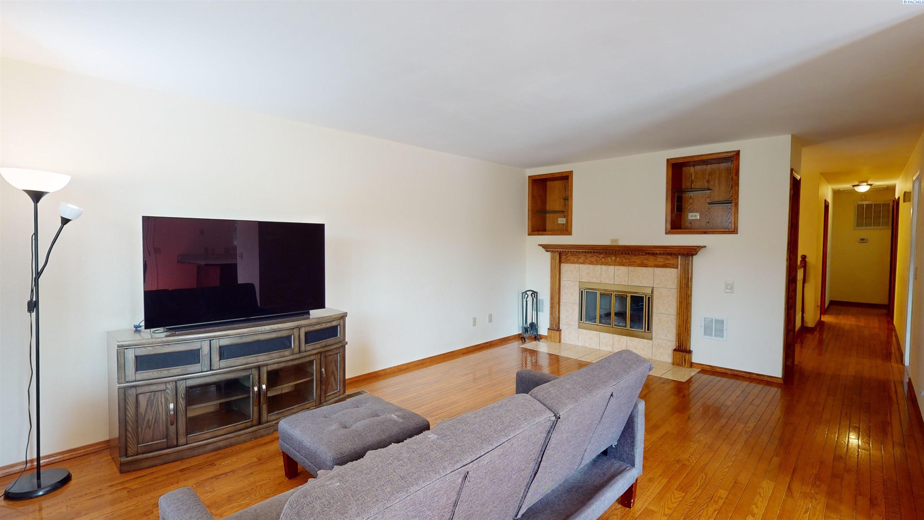 890 SE Edge Knoll