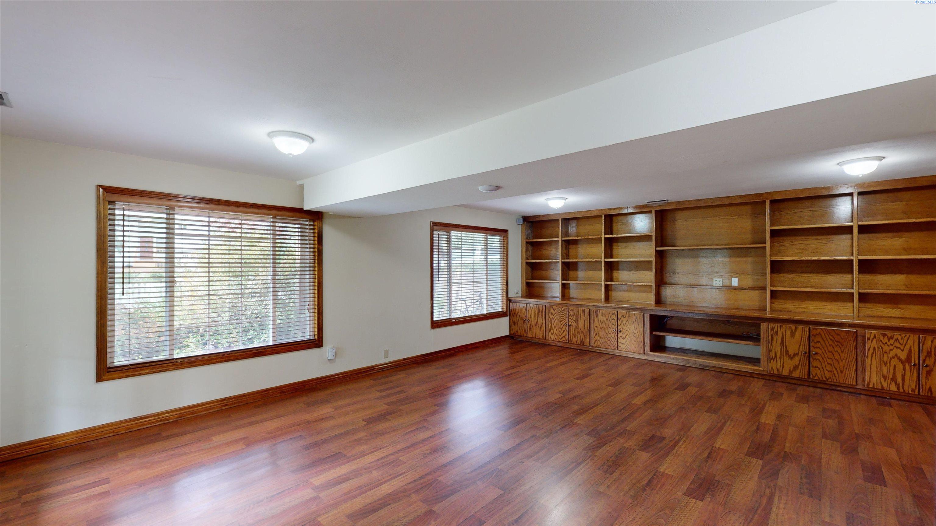 890 SE Edge Knoll