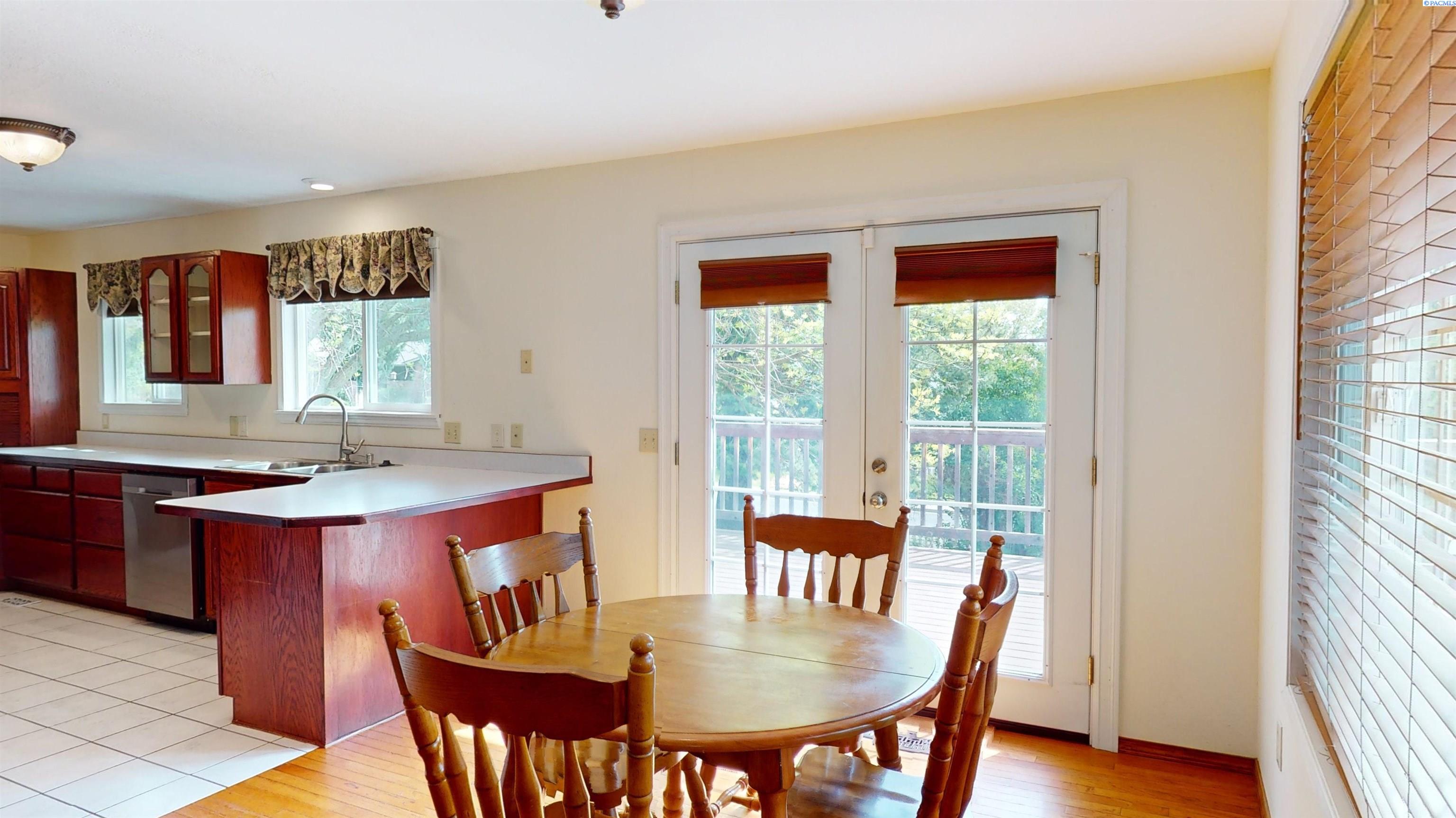 890 SE Edge Knoll