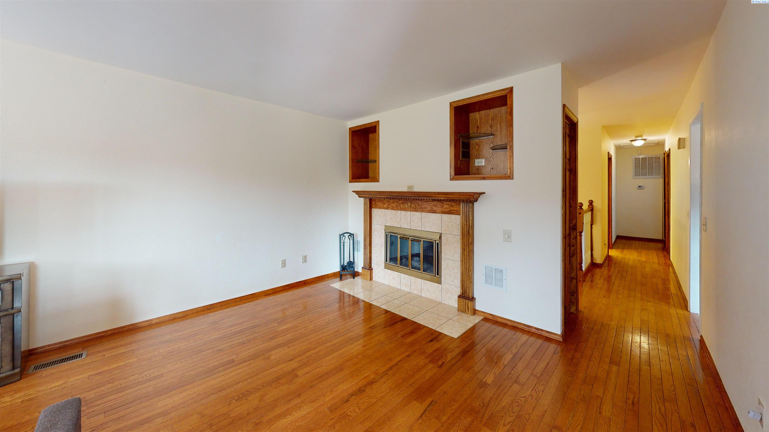 890 SE Edge Knoll