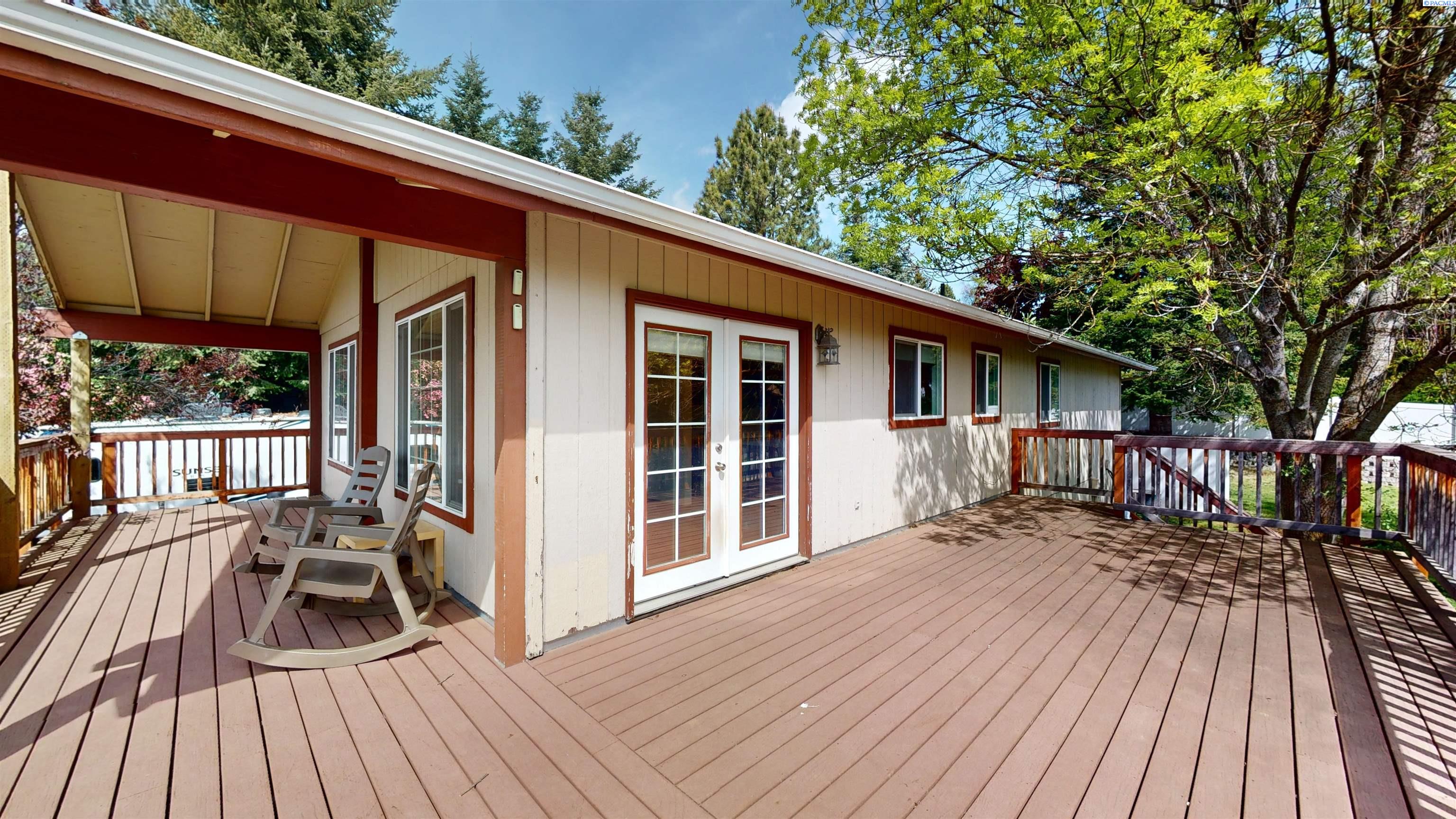 890 SE Edge Knoll