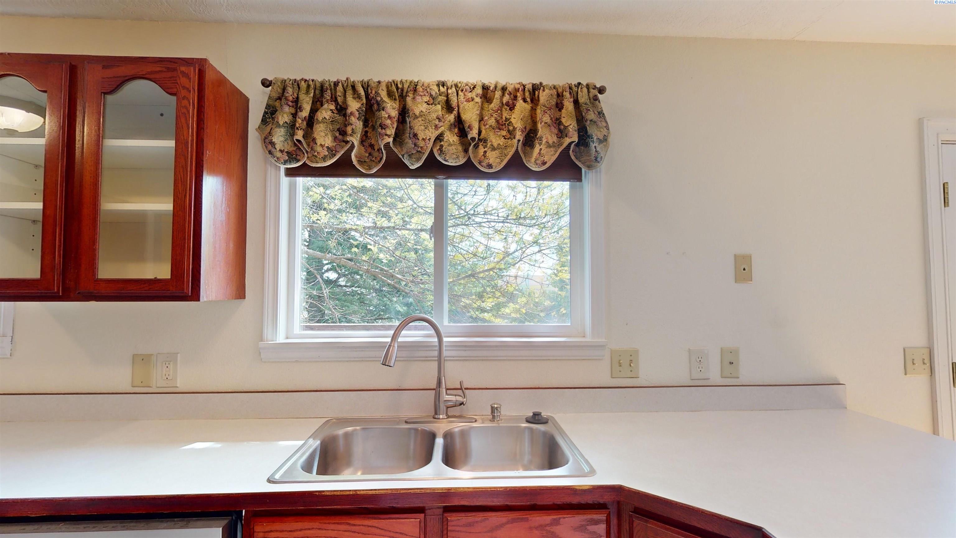 890 SE Edge Knoll