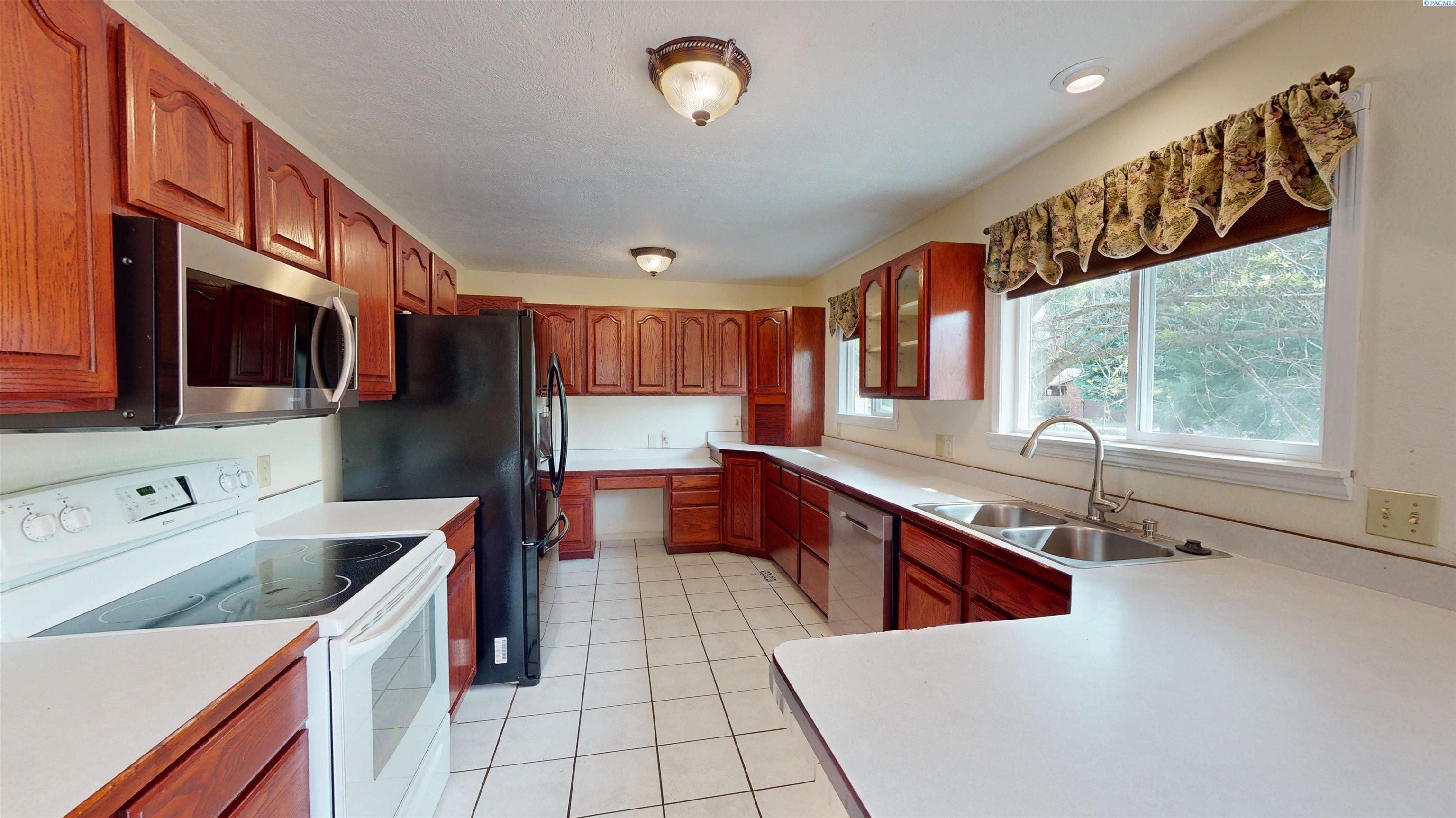 890 SE Edge Knoll